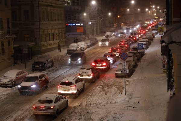 Девятибалльные пробки сковали улицы Нижнего Новгорода